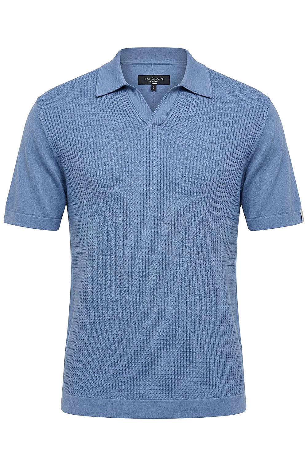 תמונה קידמית של חולצת פולו