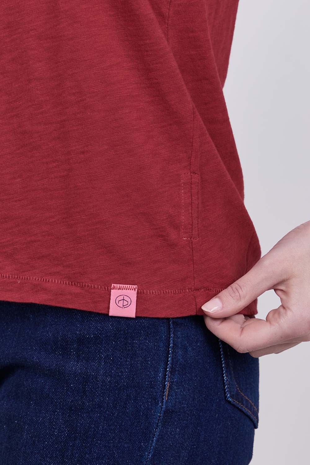 תמונת תקריב דוגמן של חולצת טי