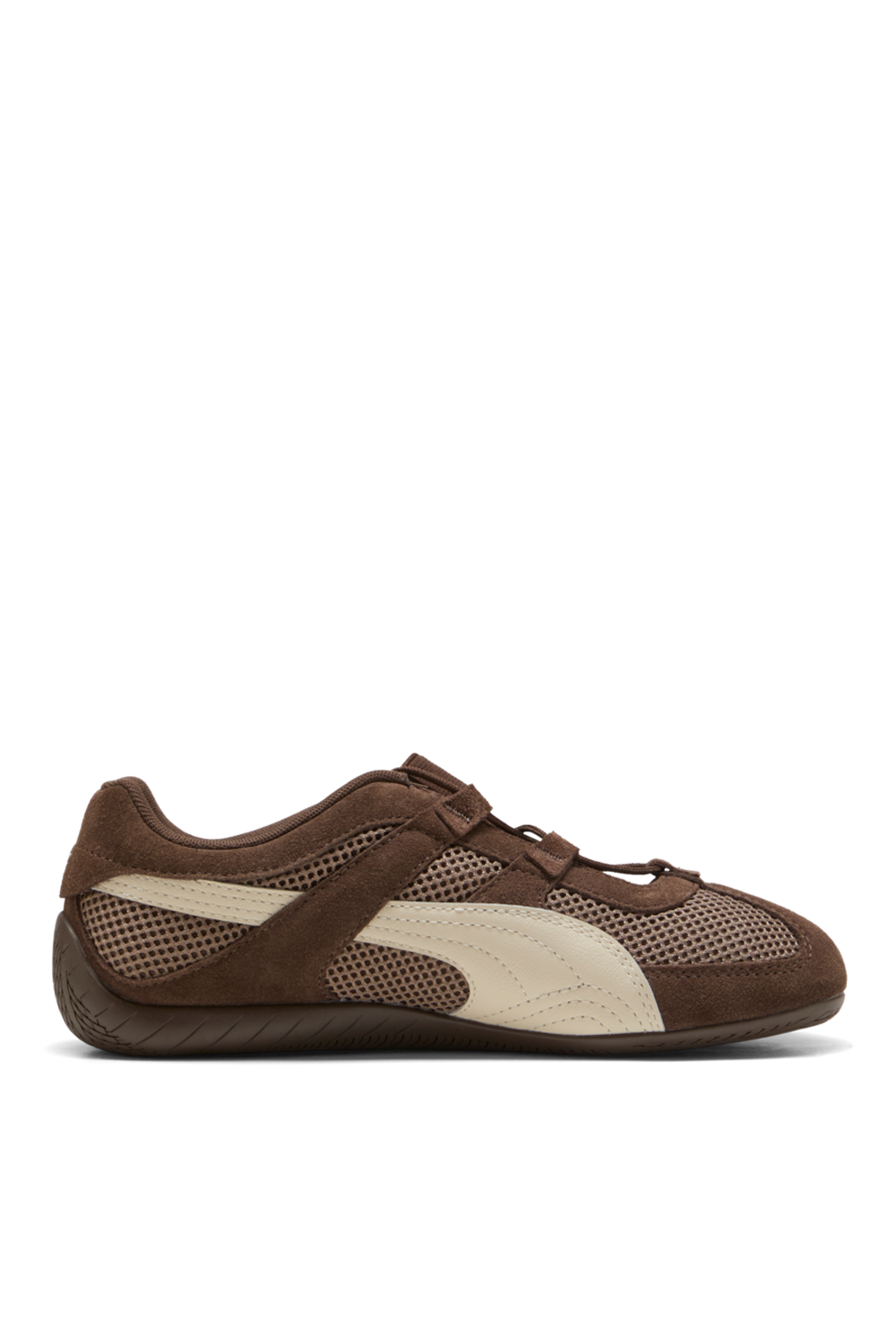 תמונה קידמית של נעלי סניקרס