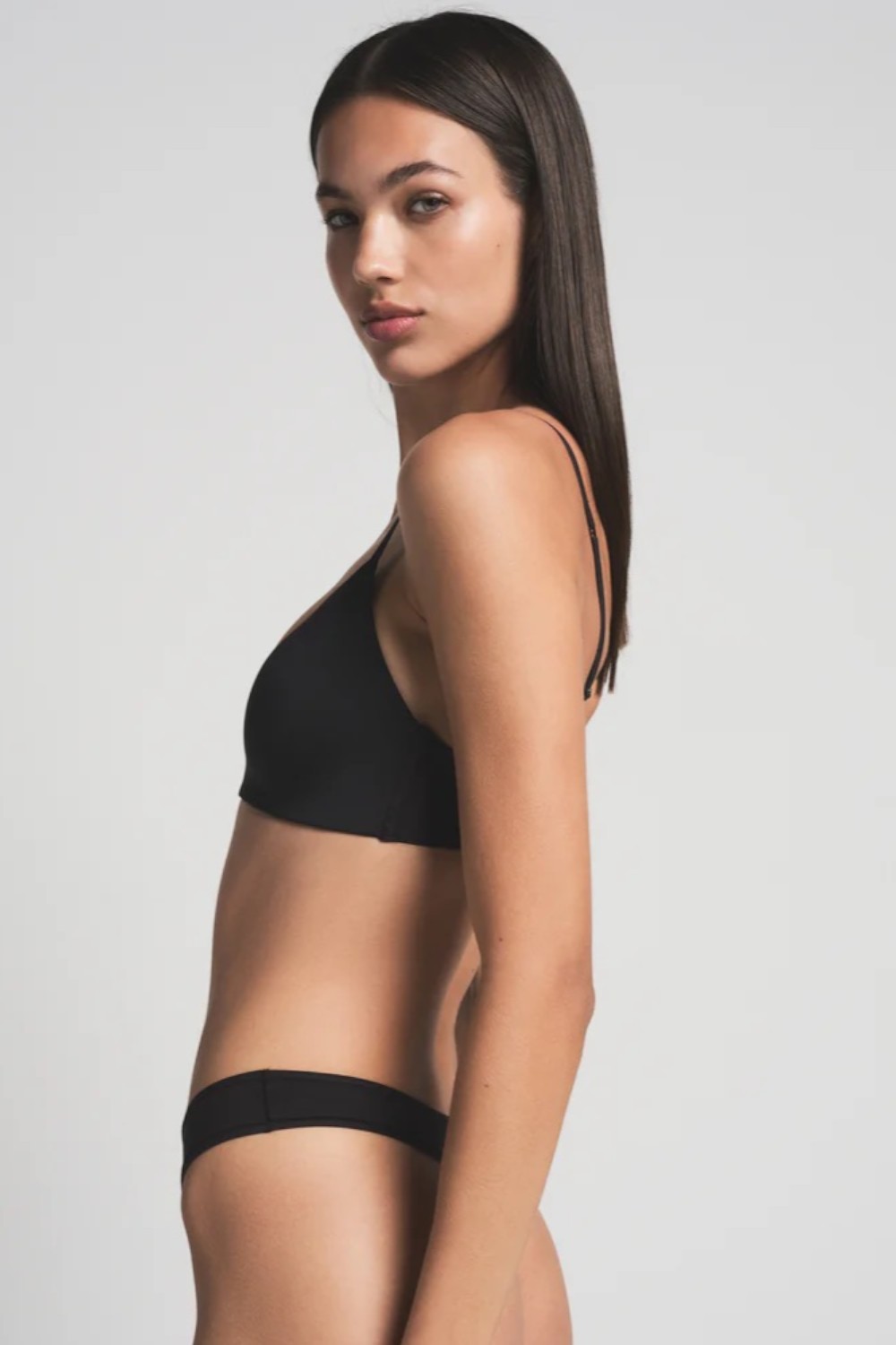 תמונת דוגמן אחורית של T-SHIRT BRA