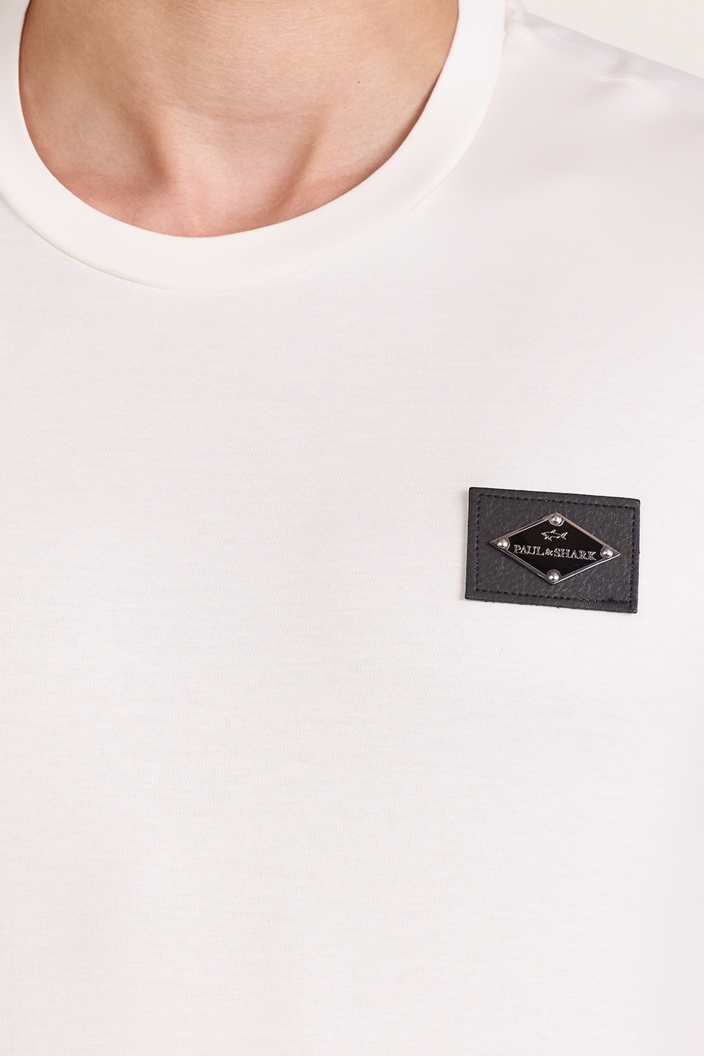 תמונת תקריב דוגמן של חולצת טי