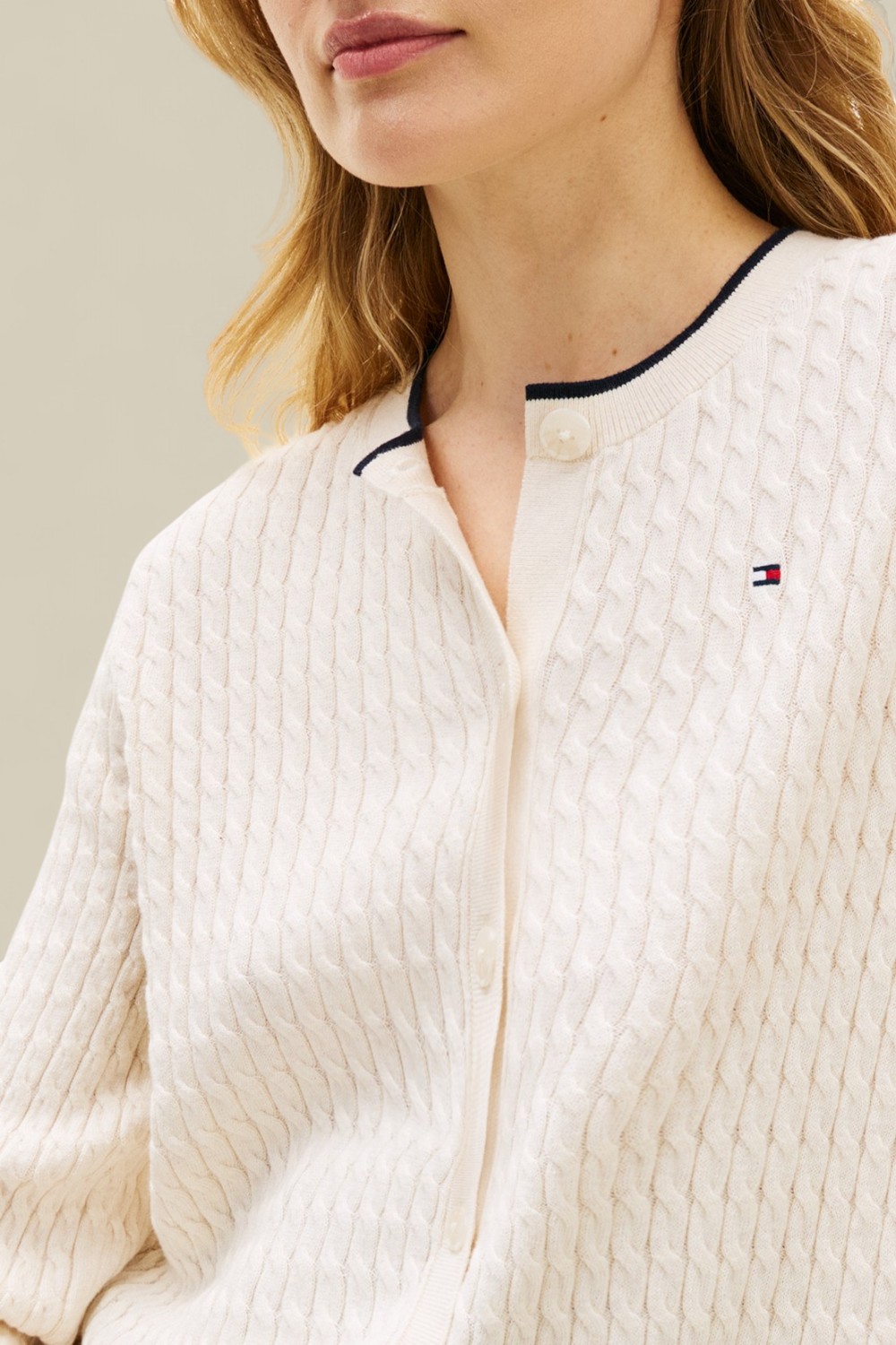 תמונת תקריב דוגמן של קרדיגן