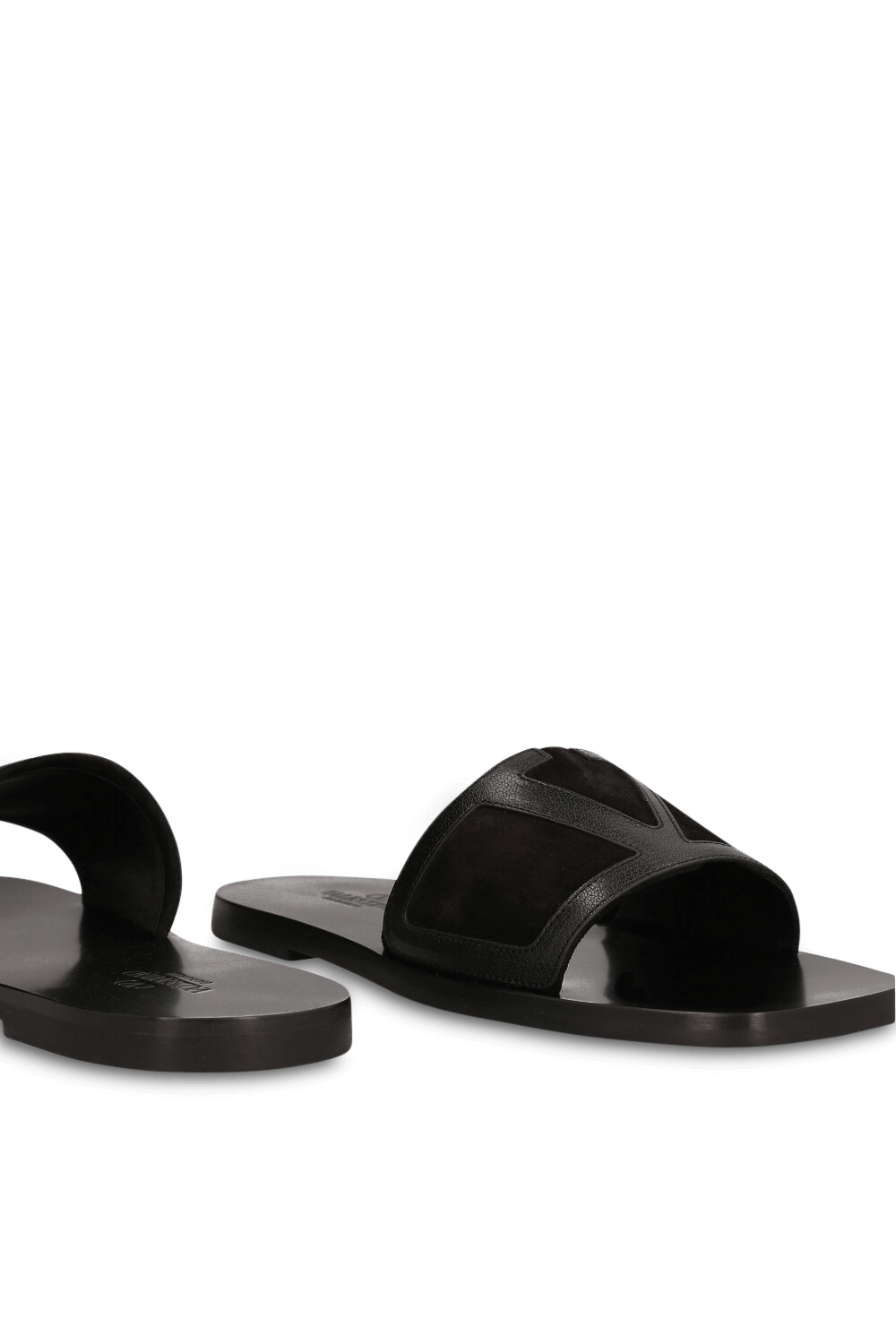 תמונת תקריב של כפכפי סלייד