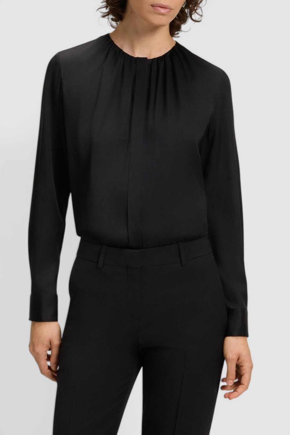 תמונת דוגמן קידמית של חולצת משי