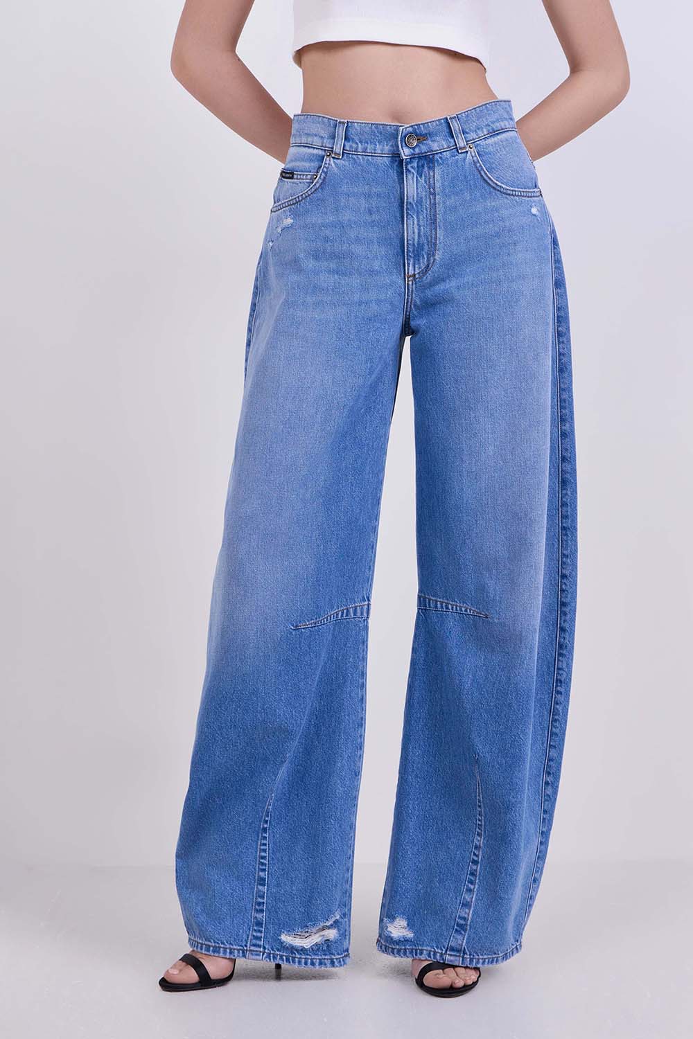 תמונת דוגמן קידמית של מכנסי ג'ינס בגזרה רחבה