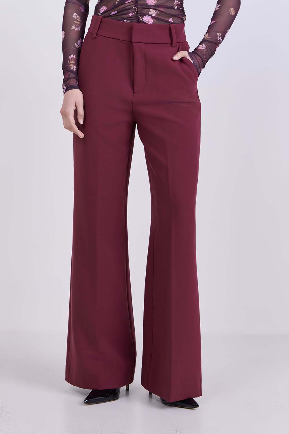 תמונת דוגמן קידמית של מכנסיים ארוכים