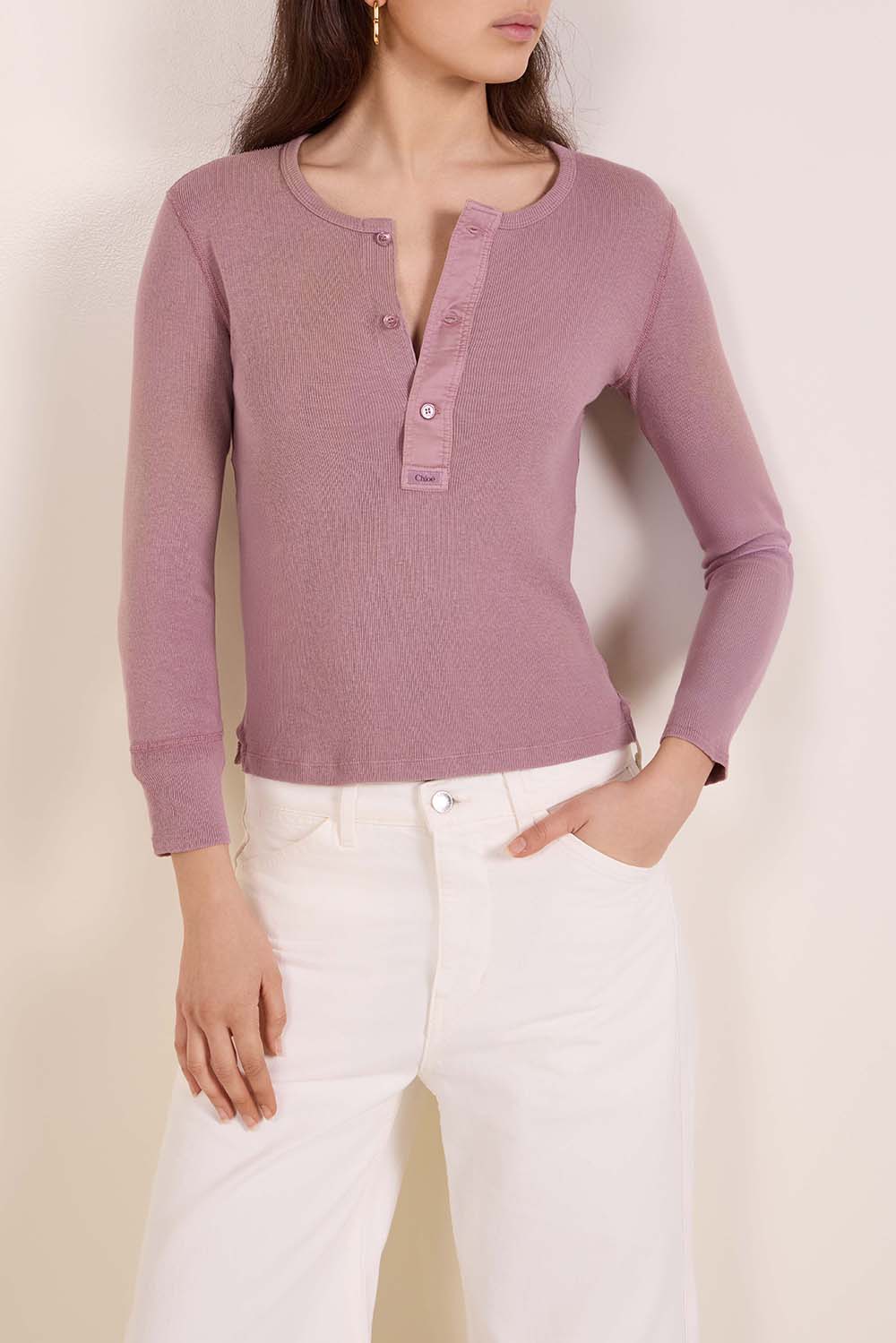 תמונת דוגמן קידמית של חולצת טי שרוול ארוך כפתורים