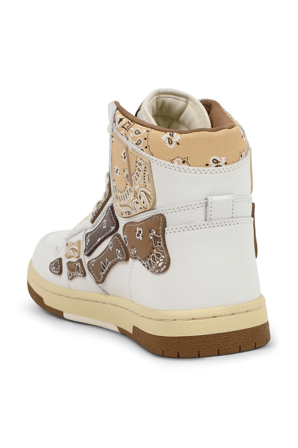 תמונה אחורית של נעלי ספורט גבוהות עצמות בלבן וחום פייזלי