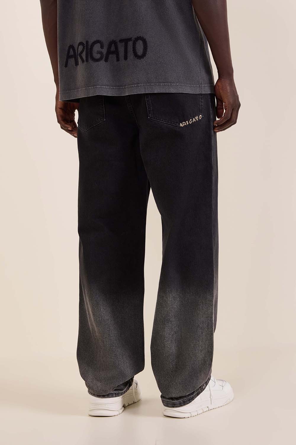 תמונת דוגמן אחורית של מכנסי ג'ינס