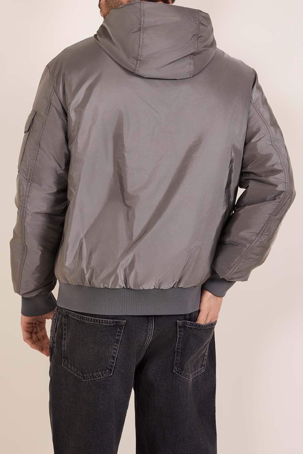 תמונת דוגמן אחורית של ז'קט