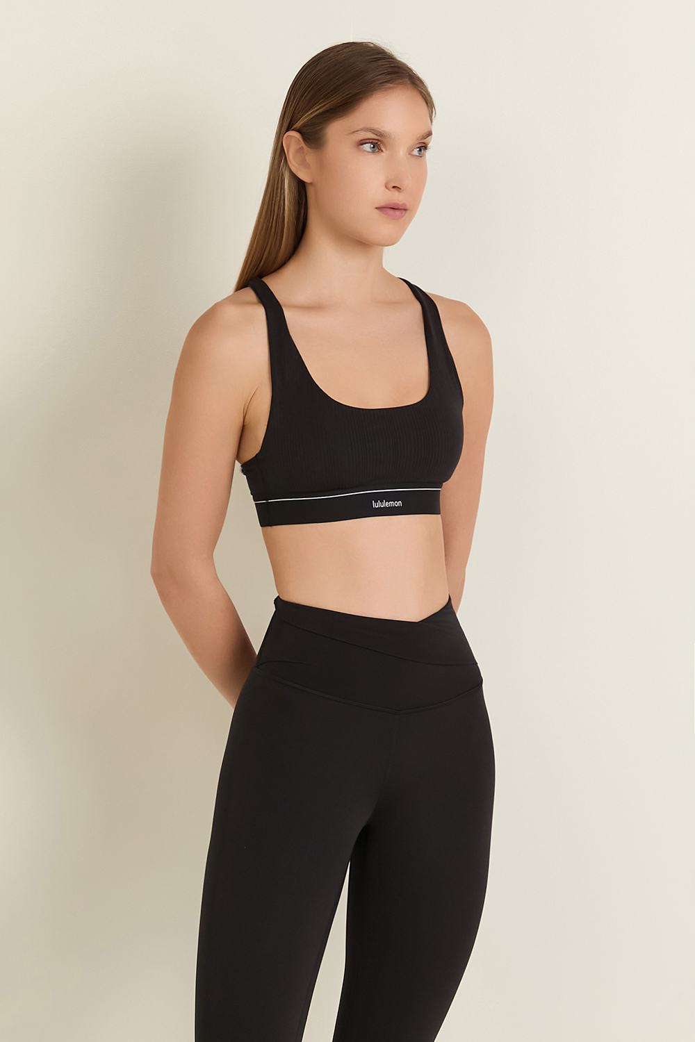 תמונת דוגמן קידמית של Stretch Cotton Ribbed Logo Racerback Bralette