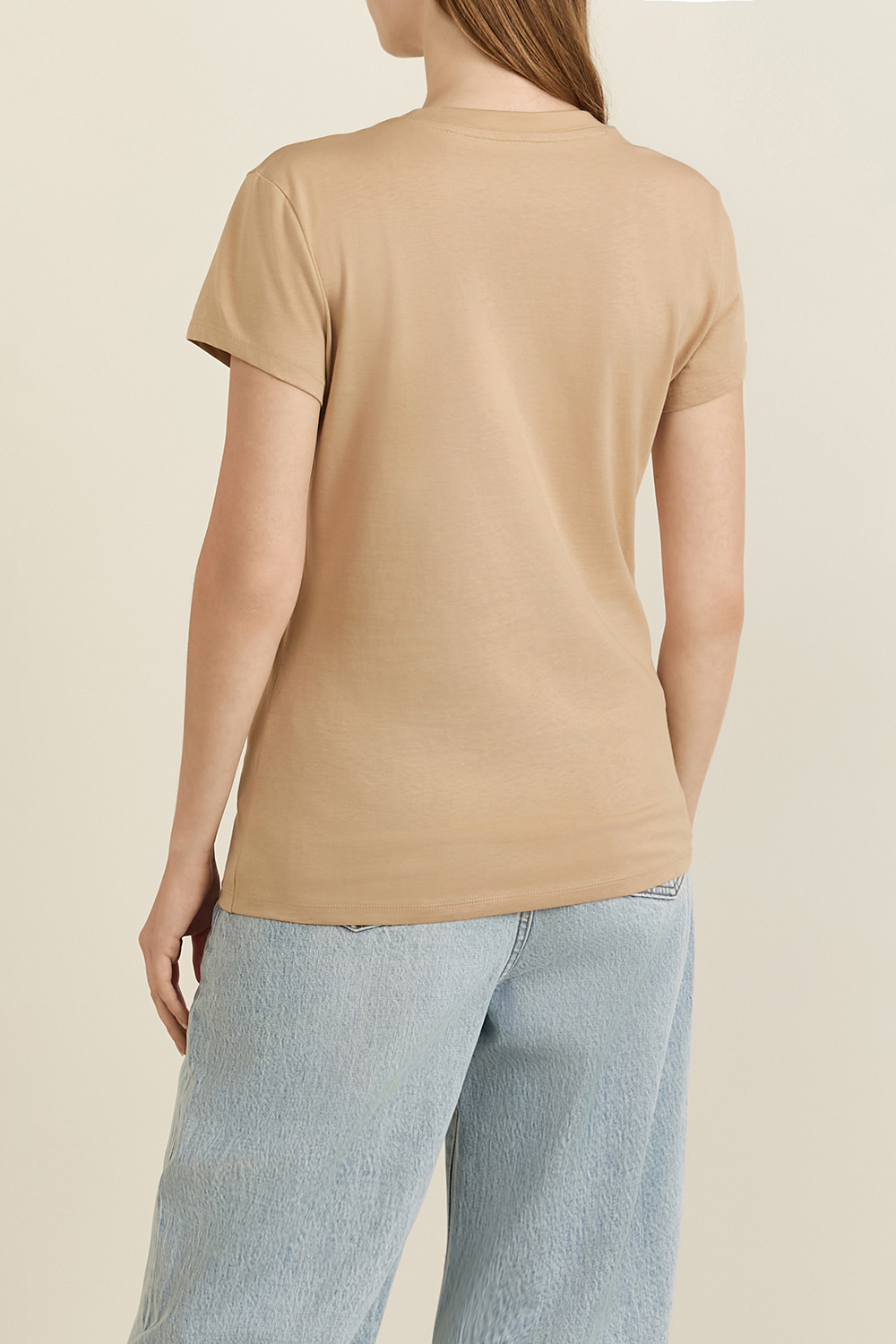 תמונת דוגמן אחורית של חולצת טי