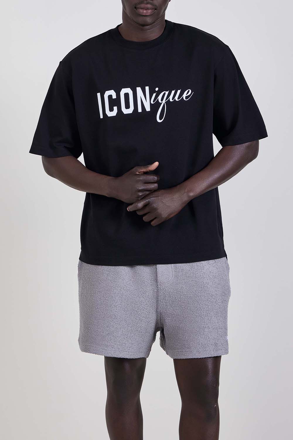 תמונת דוגמן קידמית של חולצת טי