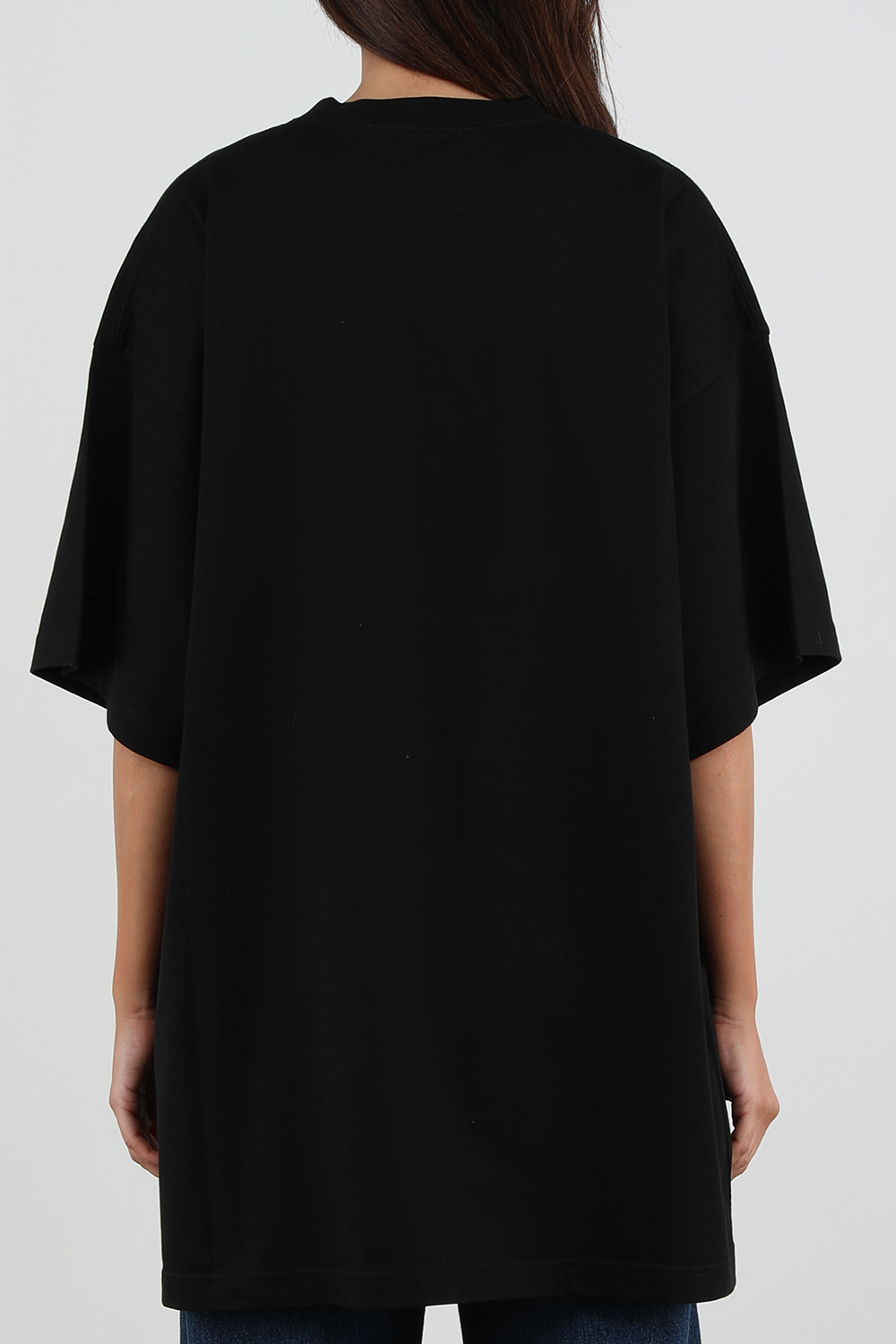 תמונת דוגמן אחורית של חולצת פריז אוברסייז שחורה