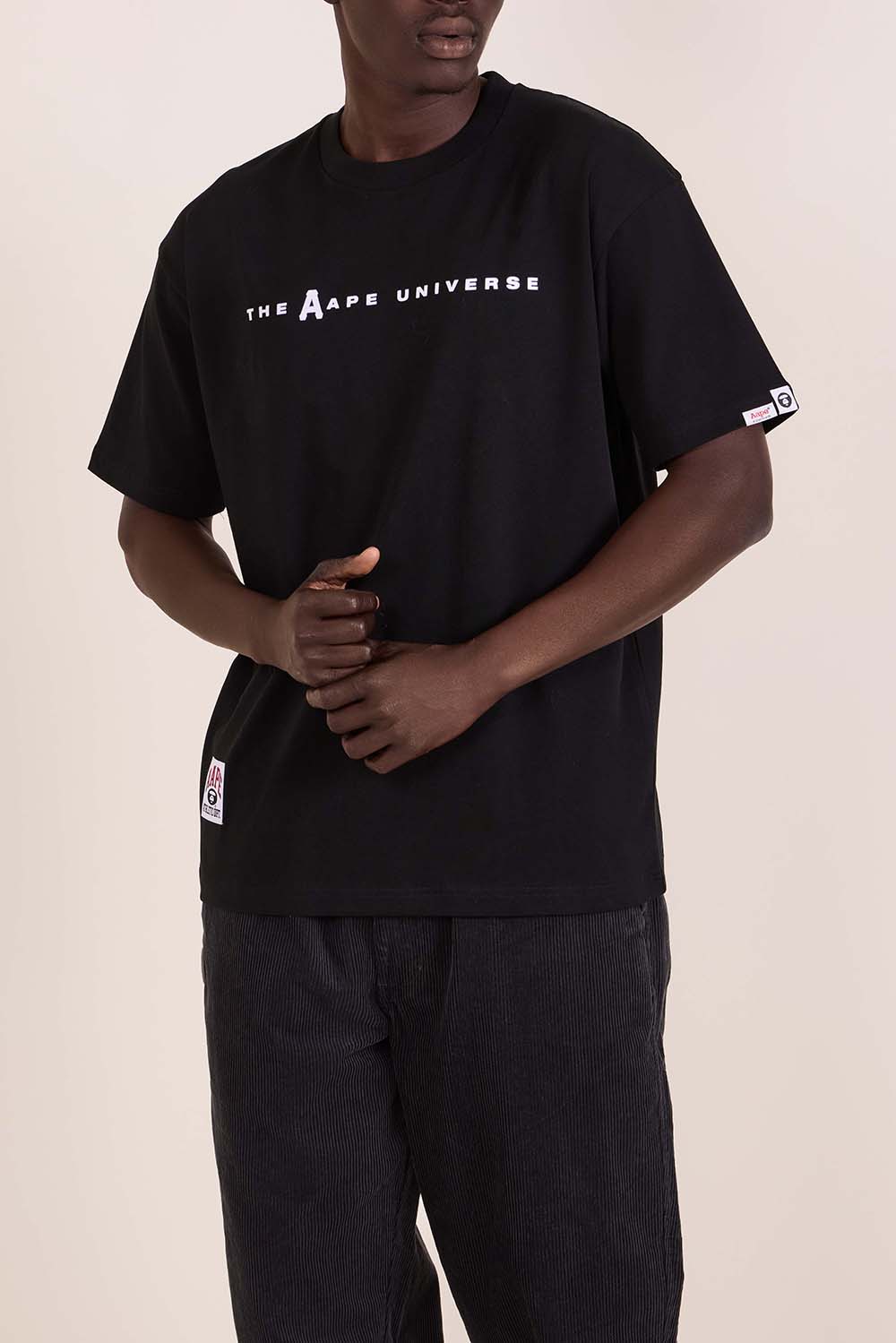 תמונת דוגמן קידמית של חולצת טי בגזרה רגילה