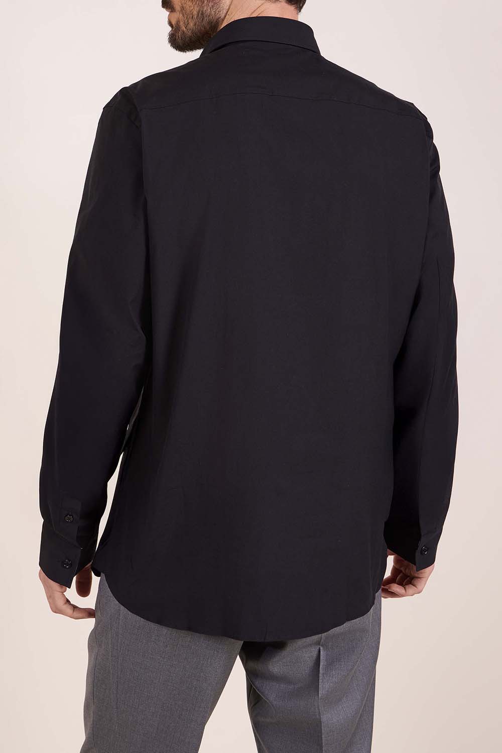 תמונת דוגמן אחורית של חולצה מכופתרת