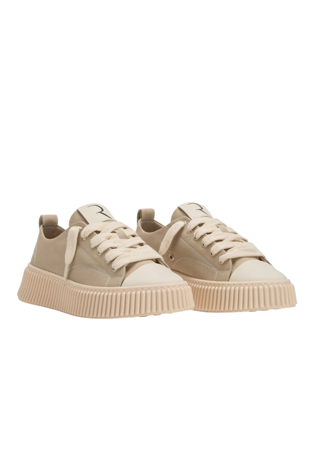 תמונת תקריב של נעלי סניקרס 2020