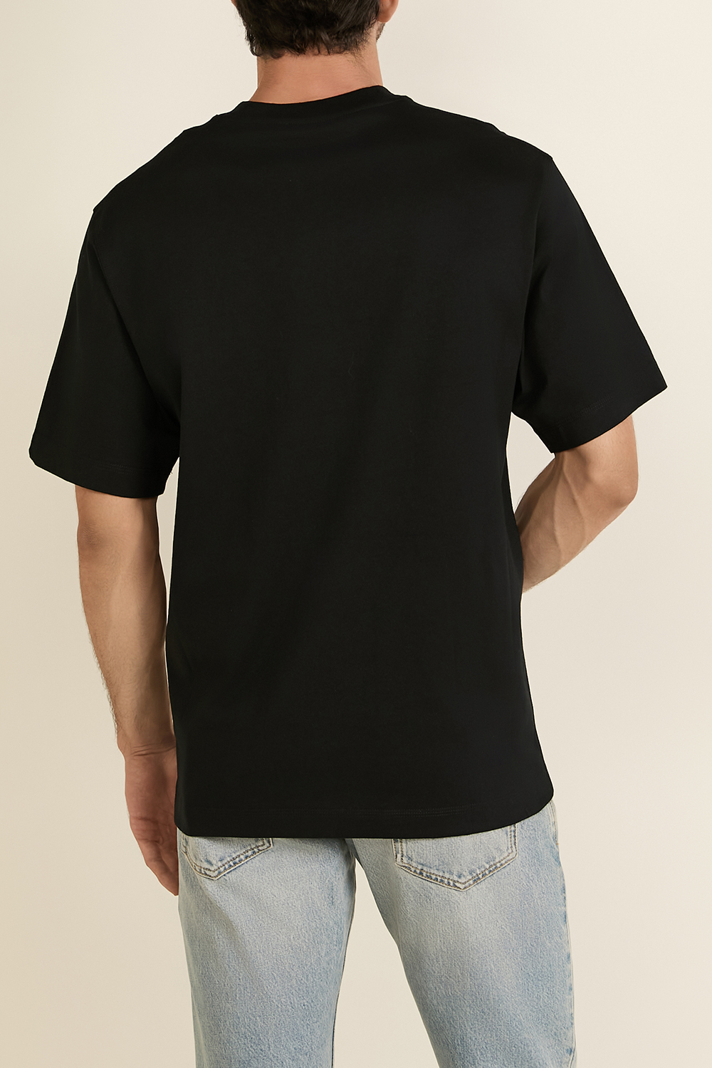 תמונת דוגמן אחורית של חולצת טי