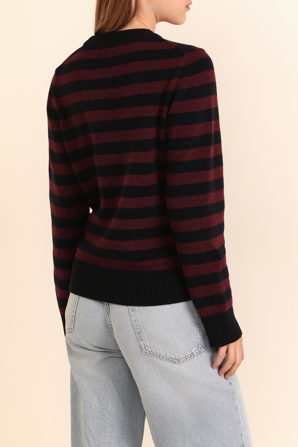 תמונת דוגמן אחורית של חולצת סריג