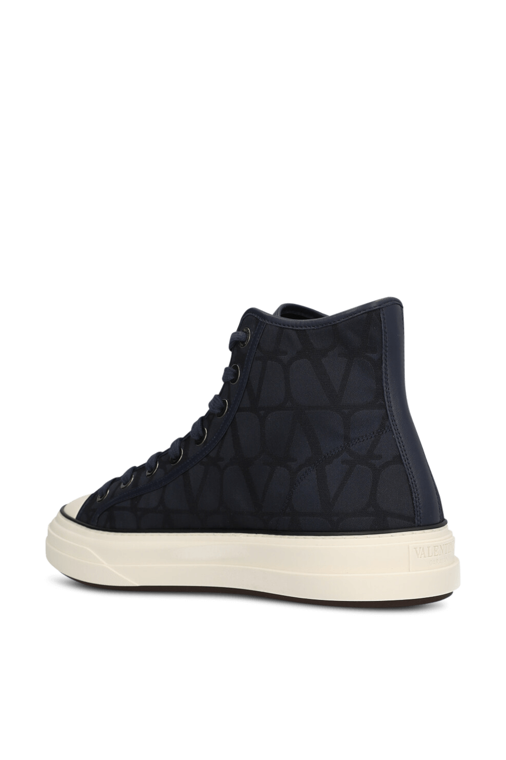 תמונה אחורית של נעלי סניקרס