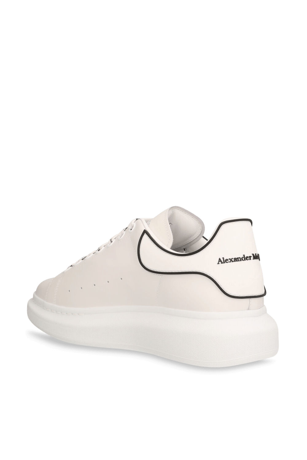 תמונה אחורית של נעלי סניקרס אוברסייז