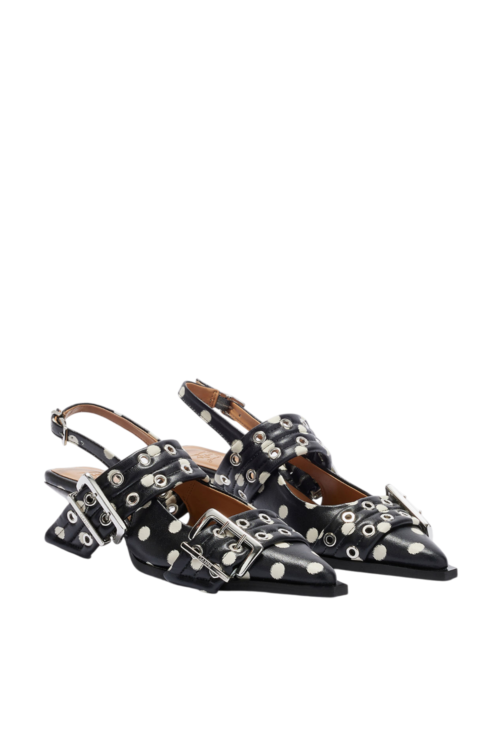 תמונה אחורית של נעלי עקב קיטן