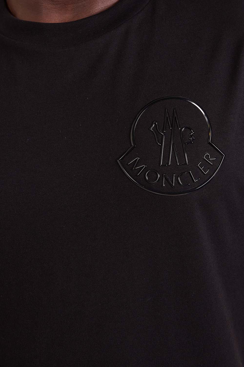 תמונת תקריב דוגמן של חולצת טי