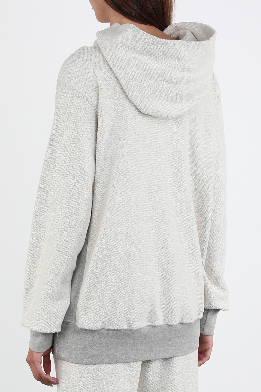 תמונת דוגמן אחורית של סווטשירט קפוצ'ון בגוון אפור