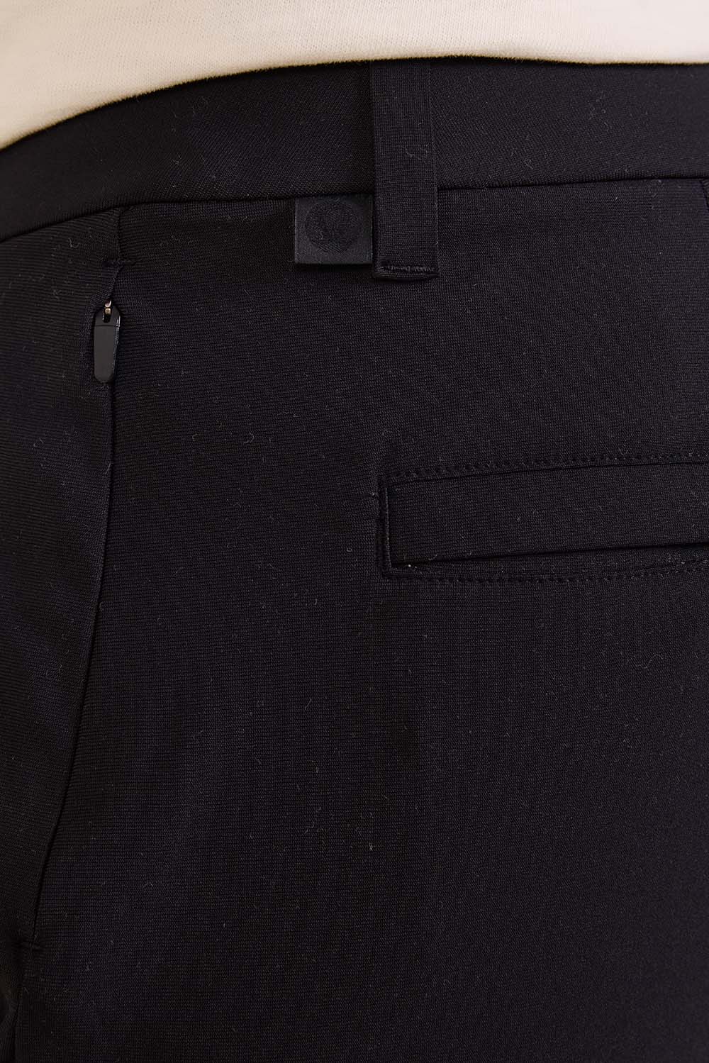 תמונת תקריב דוגמן של ABC CalssicFit Short 9 Warpstreme