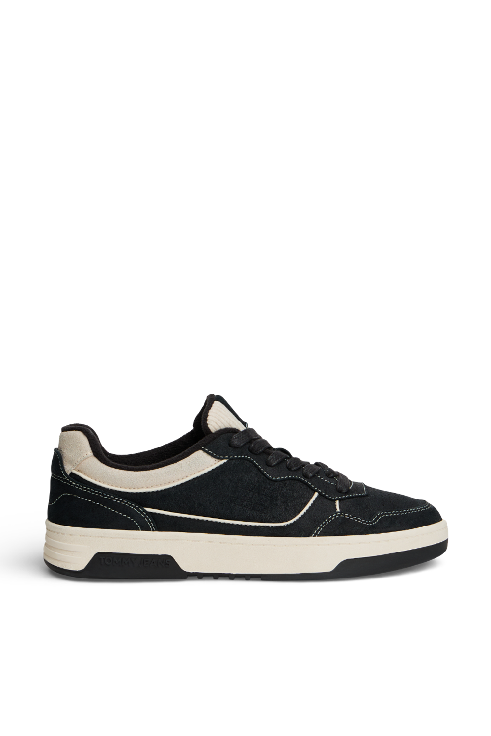 תמונה קידמית של סניקרס