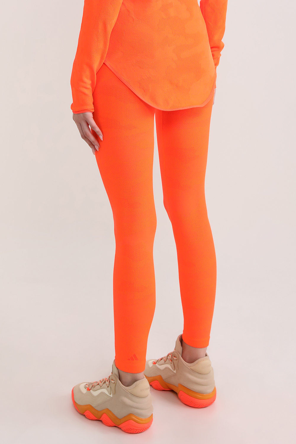 תמונת דוגמן אחורית של אדידס X אייבי פארק מכנסי טייץ