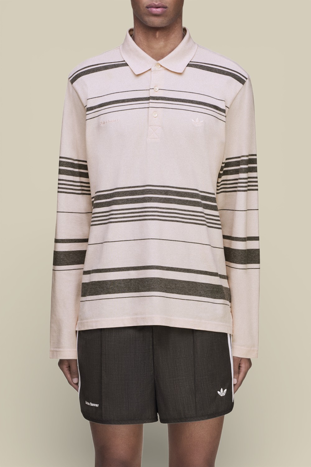 תמונת דוגמן קידמית של חולצת פולו