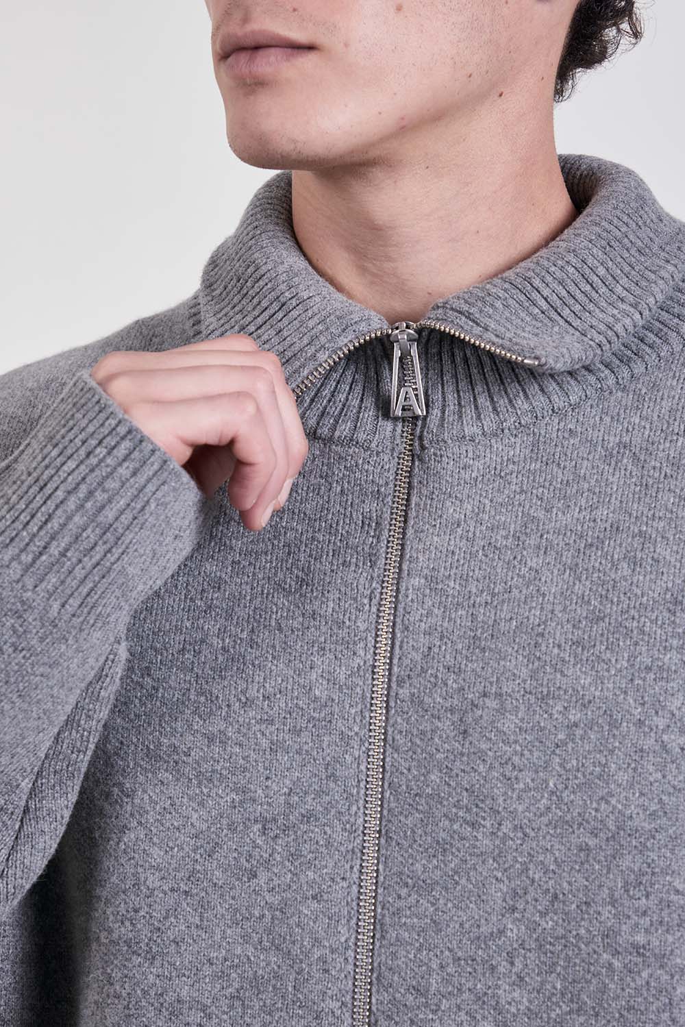 תמונת תקריב דוגמן של סריג קרדיגן