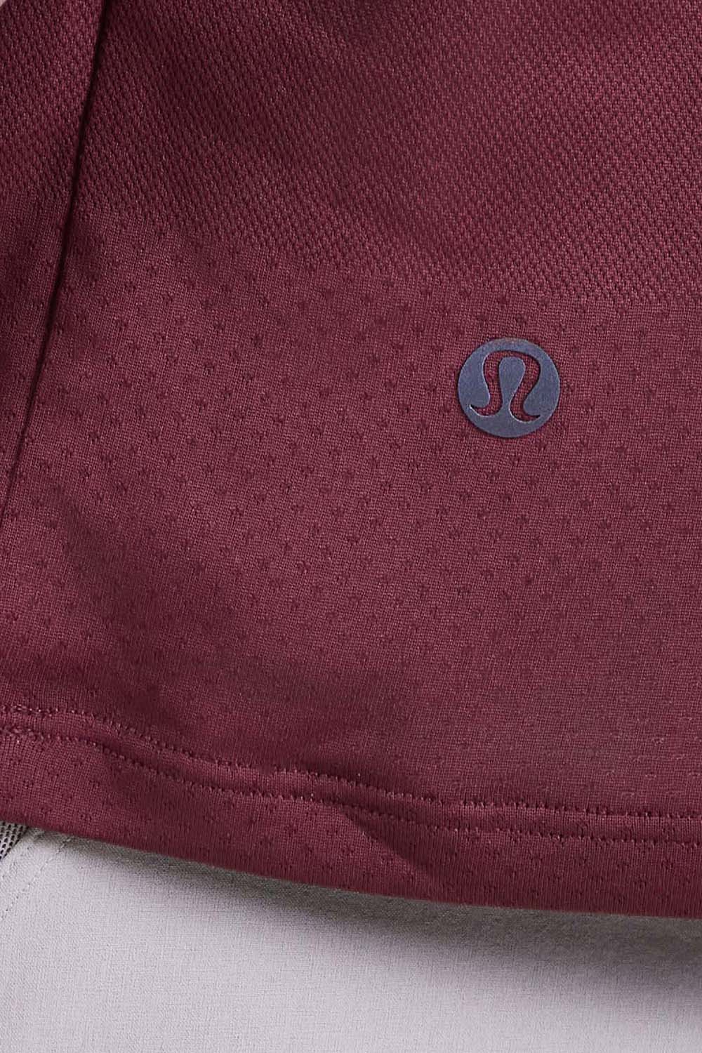 תמונת תקריב דוגמן של Fast and Free Short-Sleeve Shirt Perforated Stripe