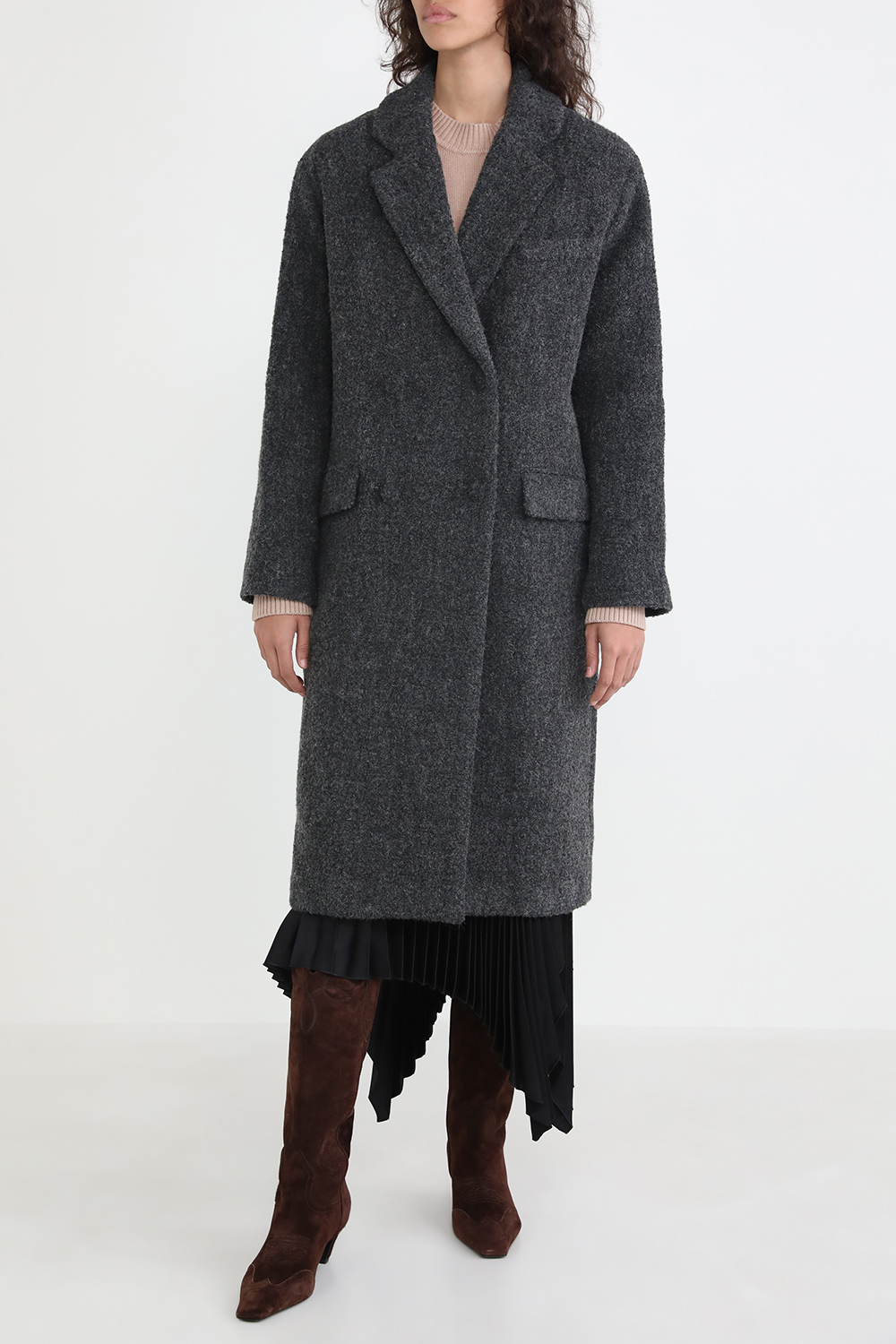 תמונת דוגמן קידמית של מעיל ארוך מצמר