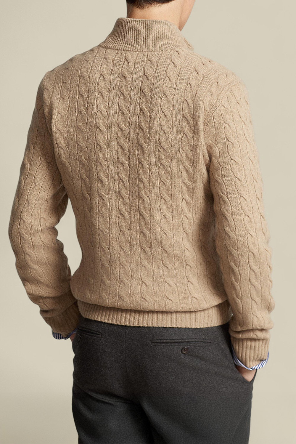 תמונת דוגמן אחורית של סריג צמר