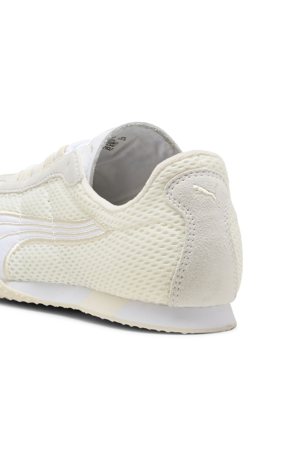 תמונת פנים של נעלי סניקרס