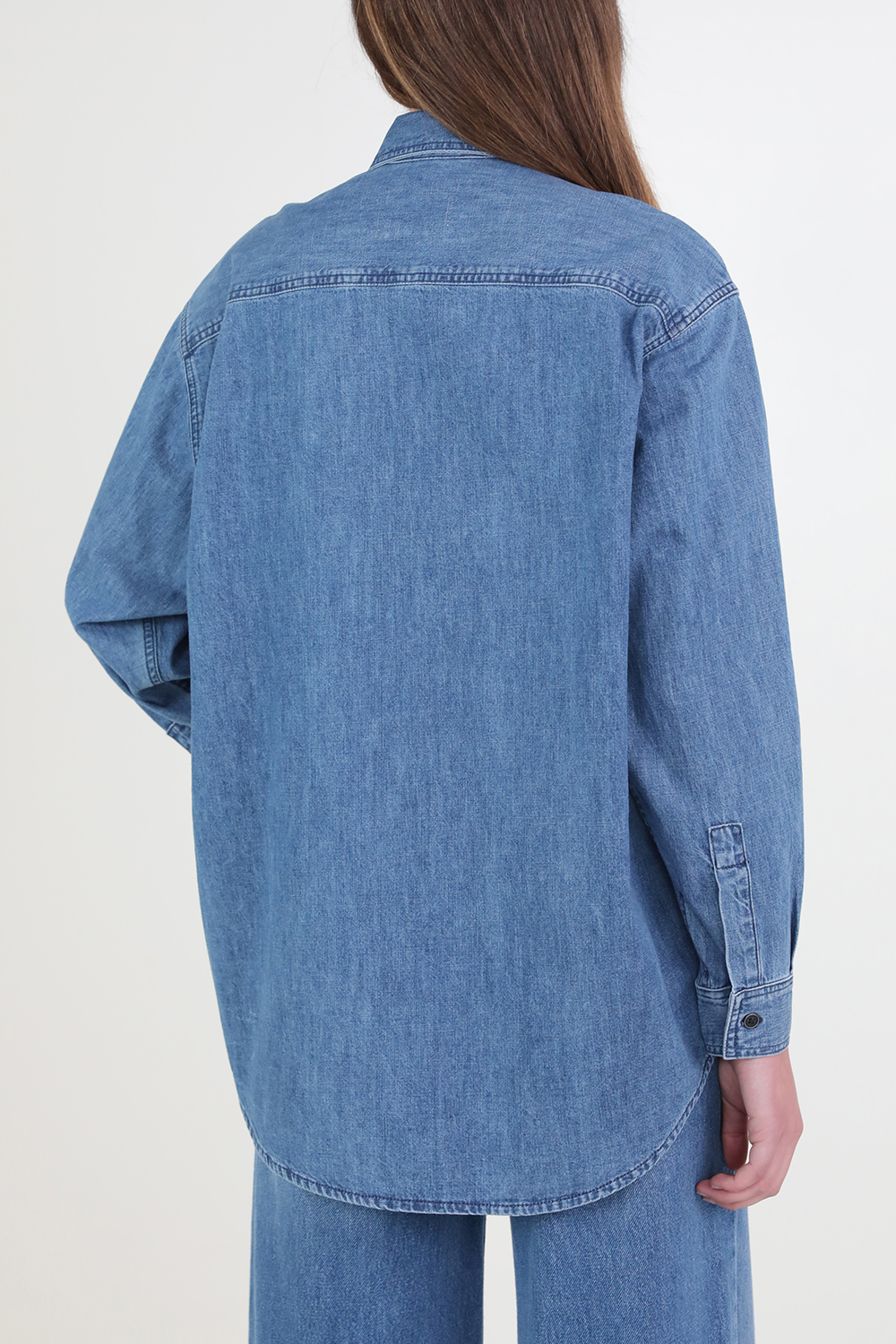 תמונת דוגמן אחורית של חולצה מכופתרת