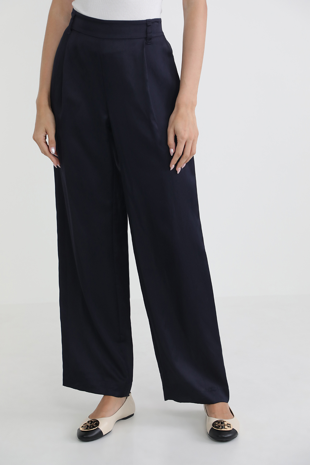 תמונת דוגמן קידמית של מכנסי אלגנט