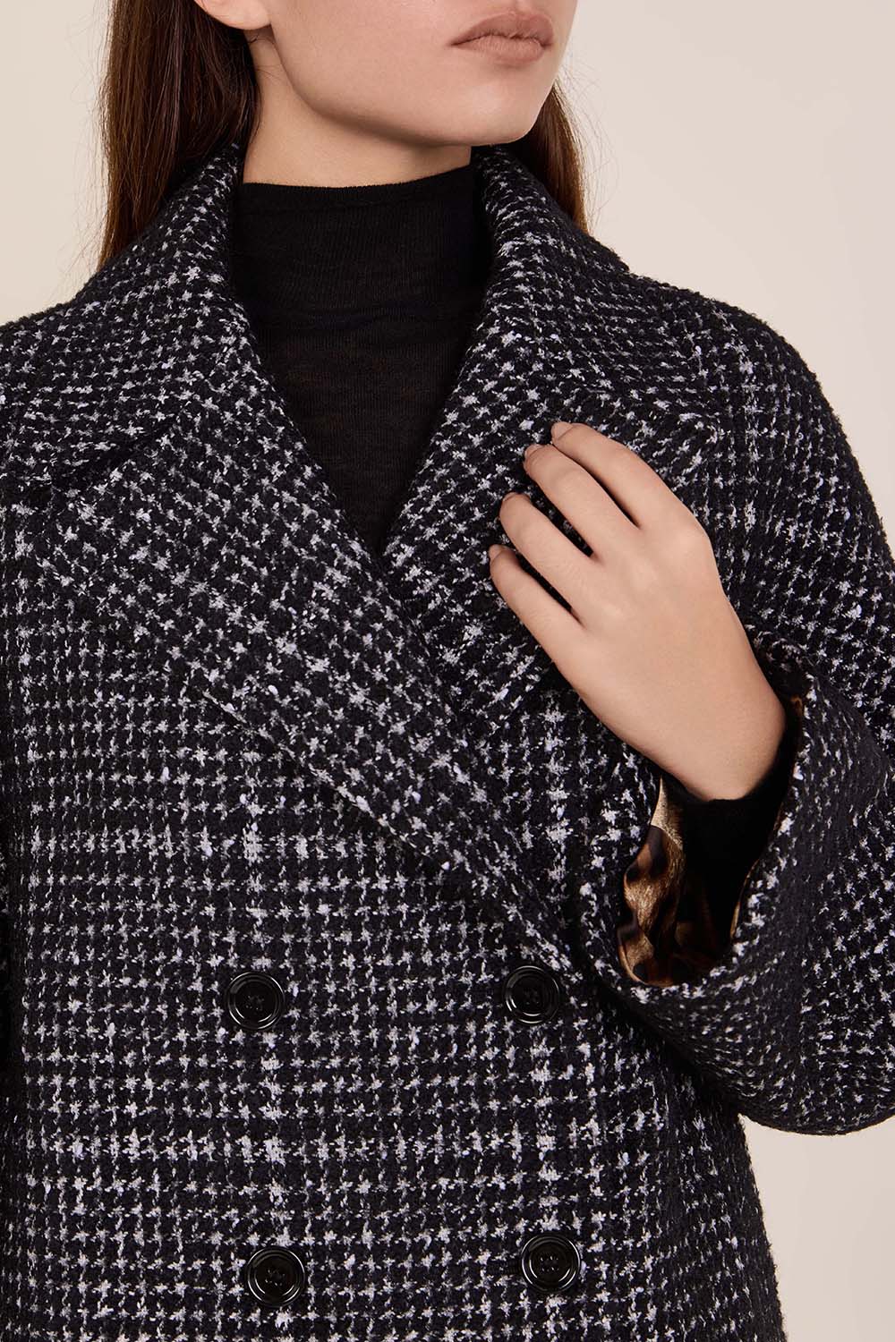 תמונת תקריב דוגמן של זקט ארוג