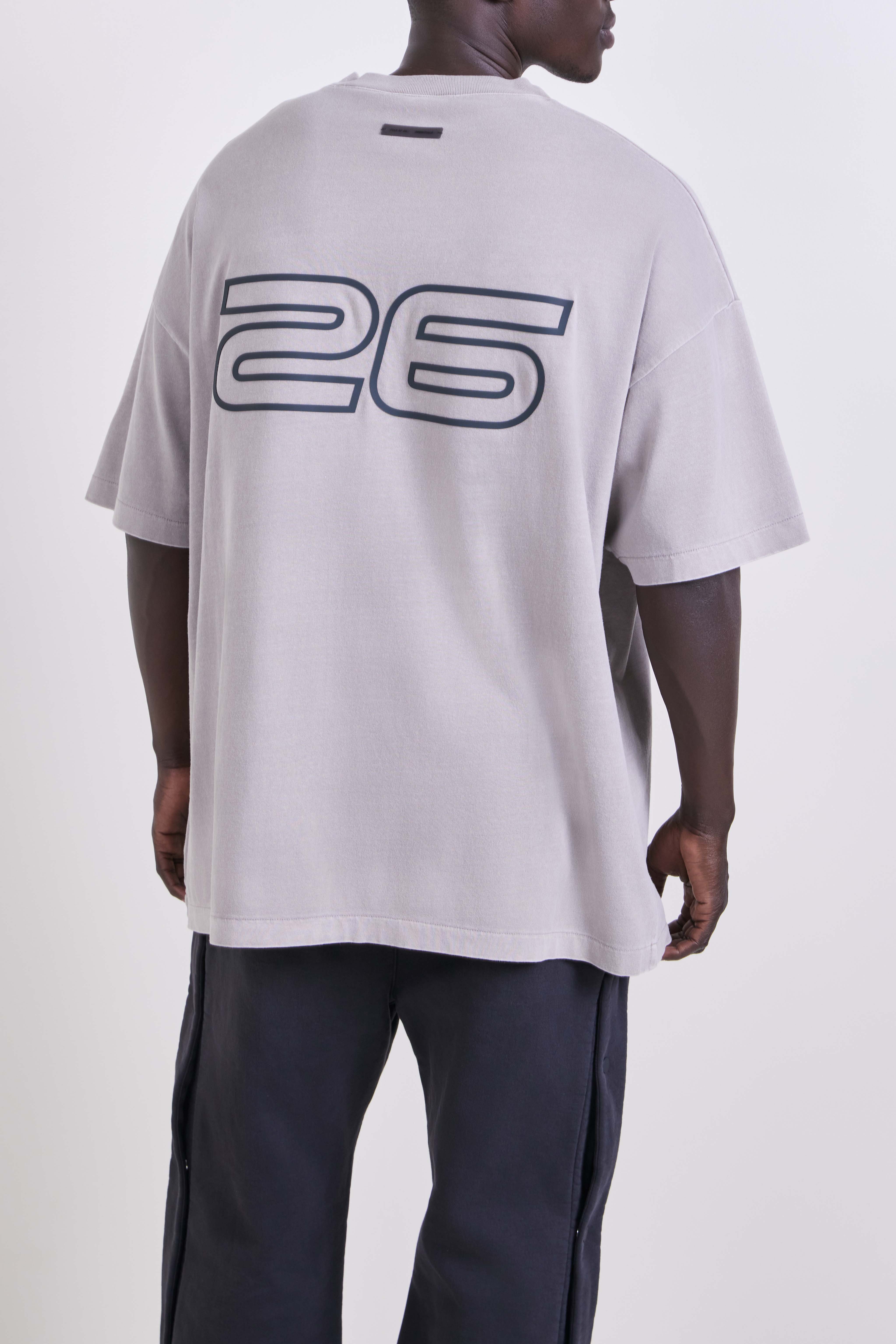 תמונת דוגמן אחורית של חולצת טי