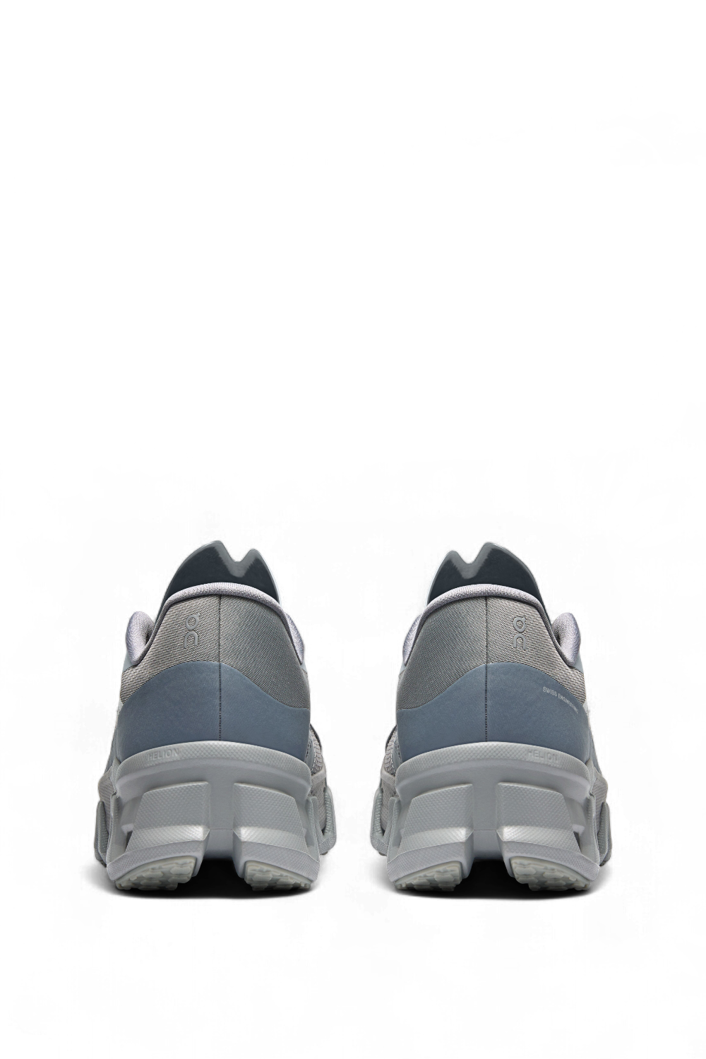 תמונת תקריב של און קלאוד X היפר פאף נעלי סניקרס קלאודמונסטר פנטום אפולו