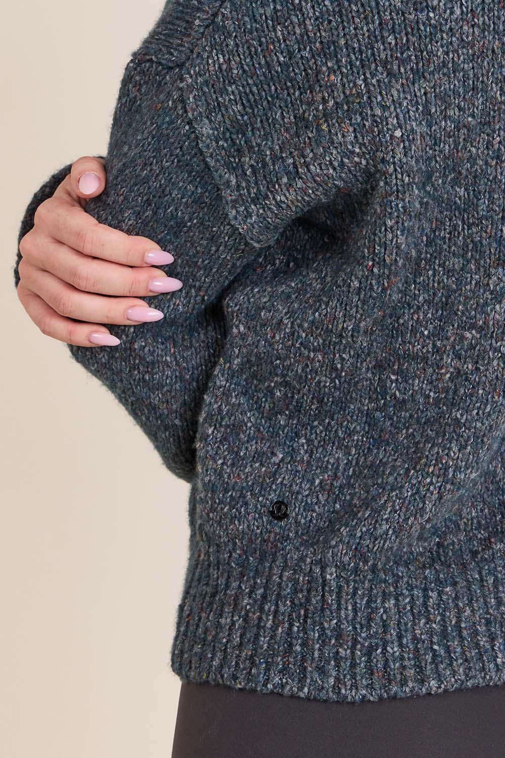 תמונת תקריב דוגמן של Wool-Blend Button-Up Cardigan