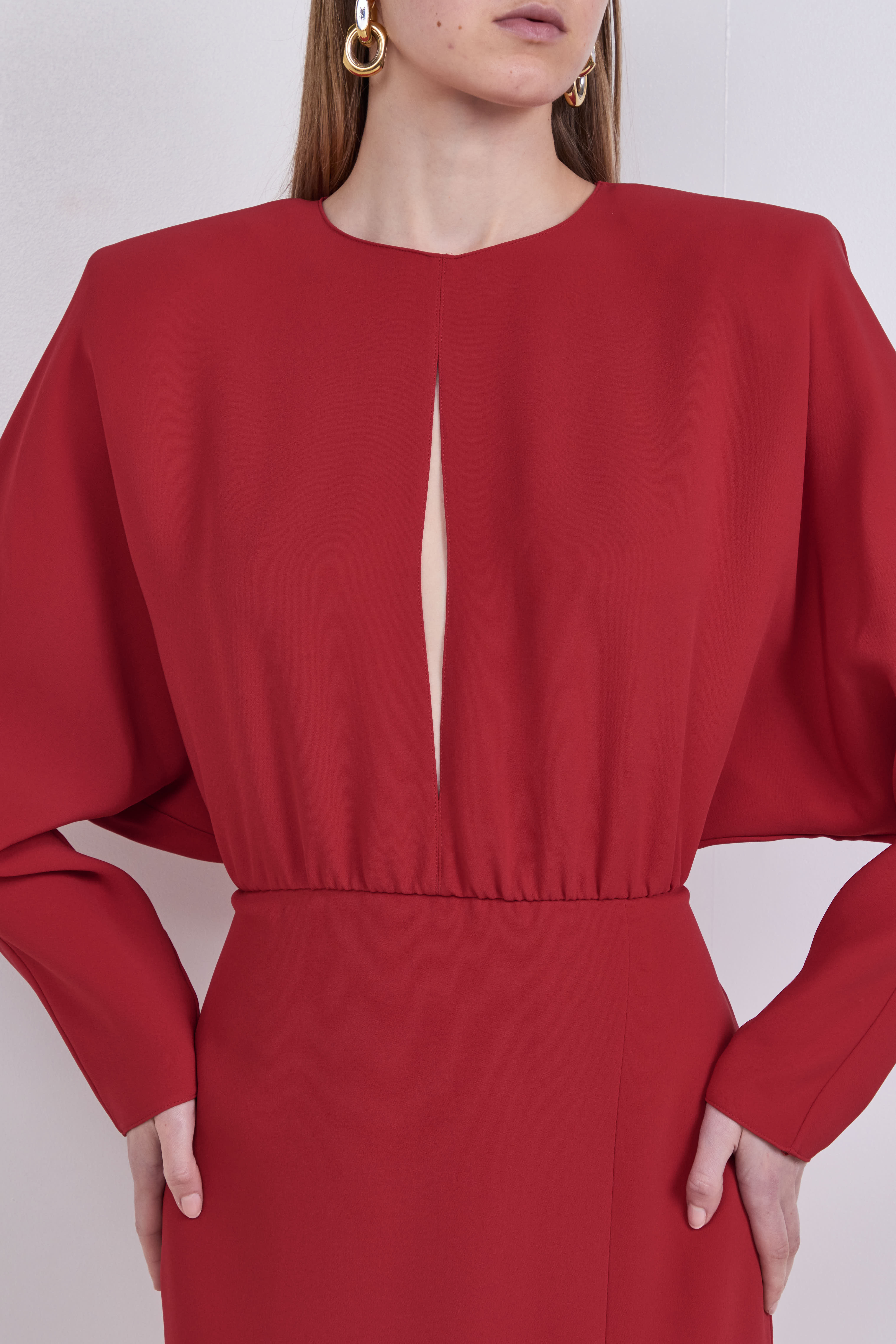 תמונת תקריב דוגמן של שמלת מידי