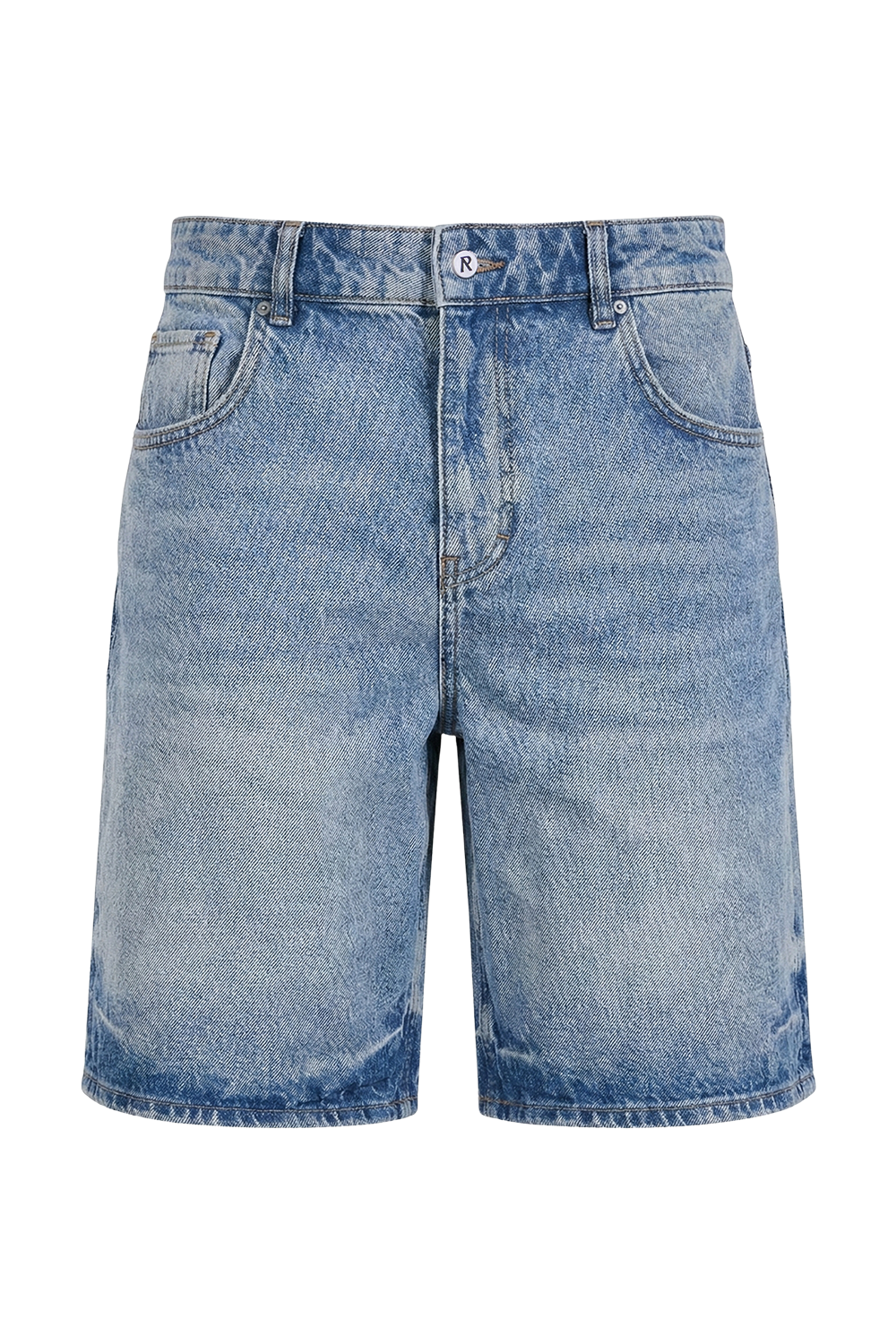 תמונה קידמית של מכנסי ג'ינס קצרים