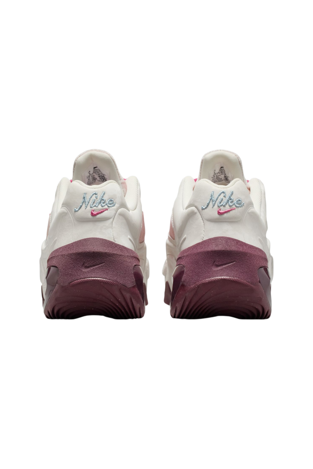 תמונת תקריב של נעלי סניקרס