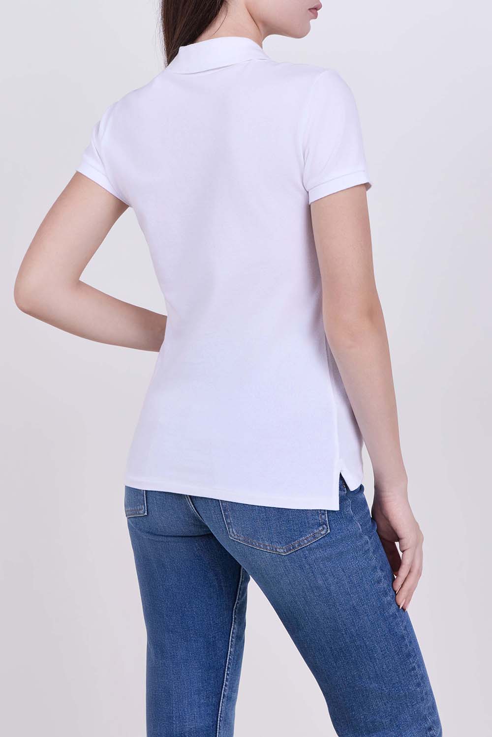 תמונת דוגמן אחורית של חולצת פולו בגזרת סלים