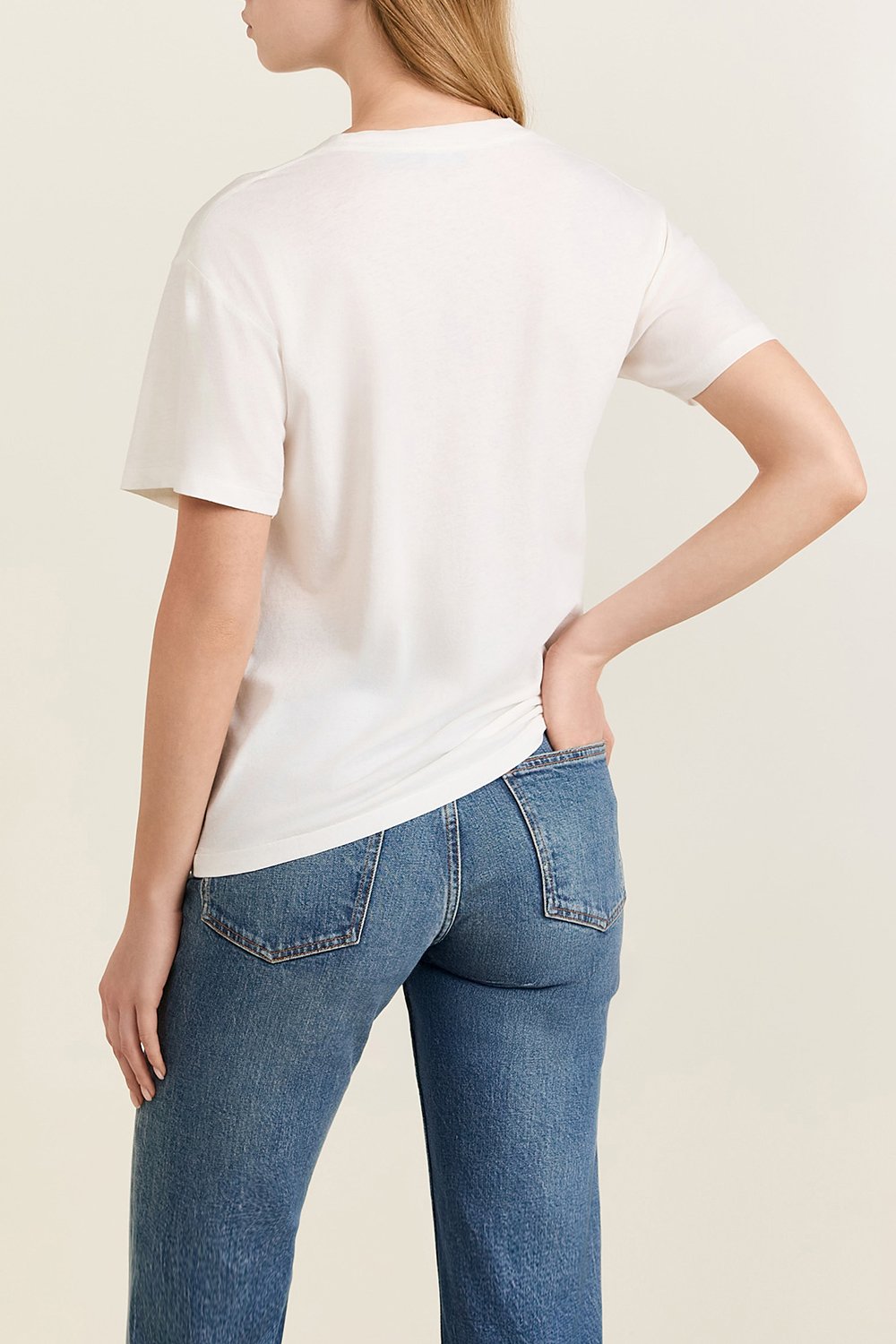 תמונת דוגמן אחורית של חולצת טי