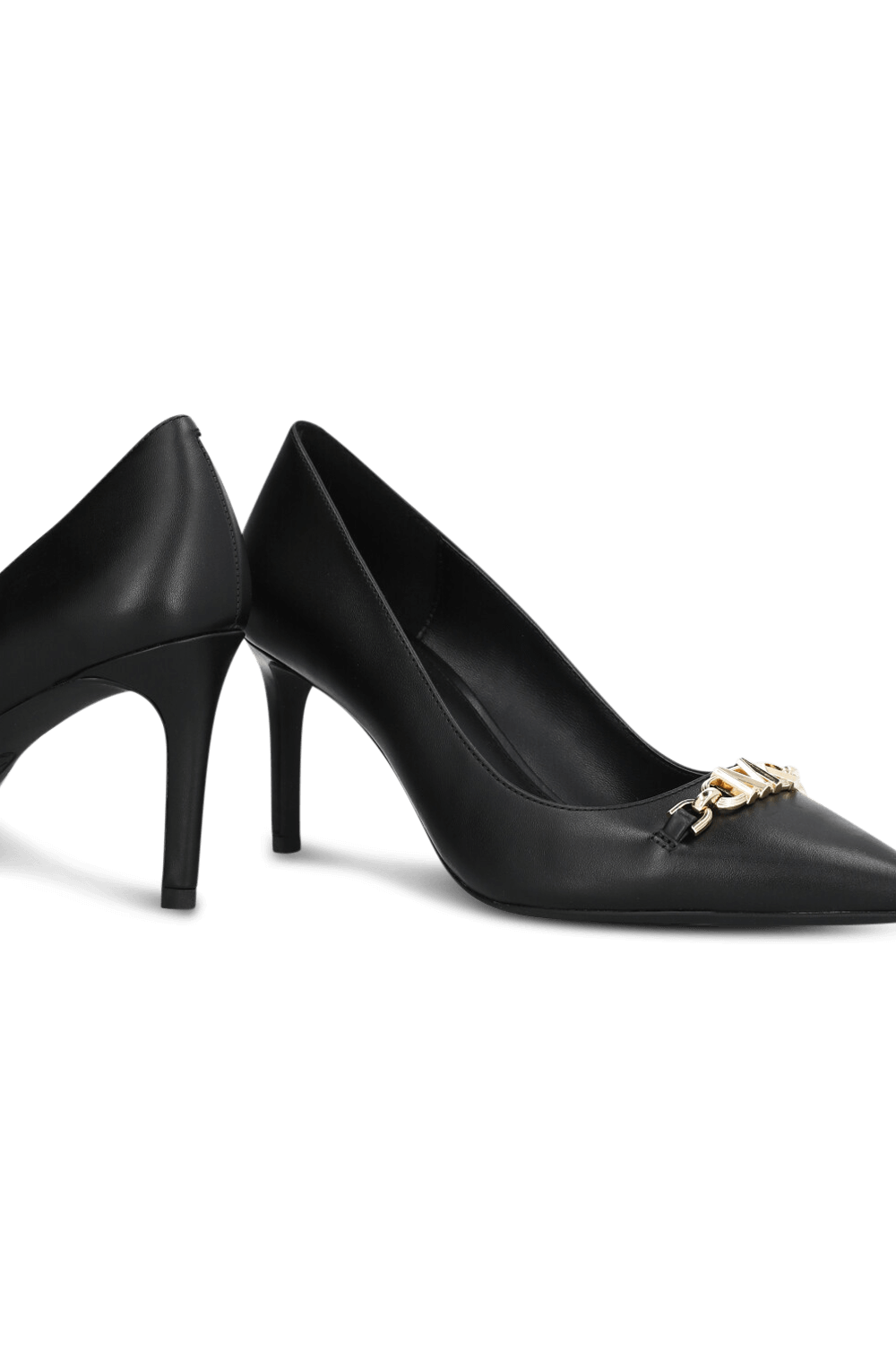 תמונת תקריב של נעלי עקב 7.5 סמ