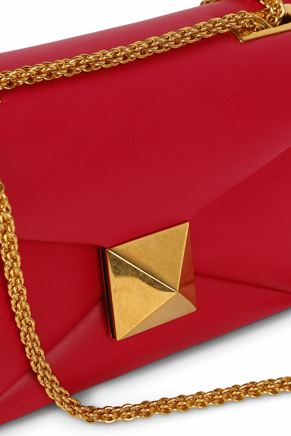 תמונת תקריב של תיק צד ורוד עם ניט זהב